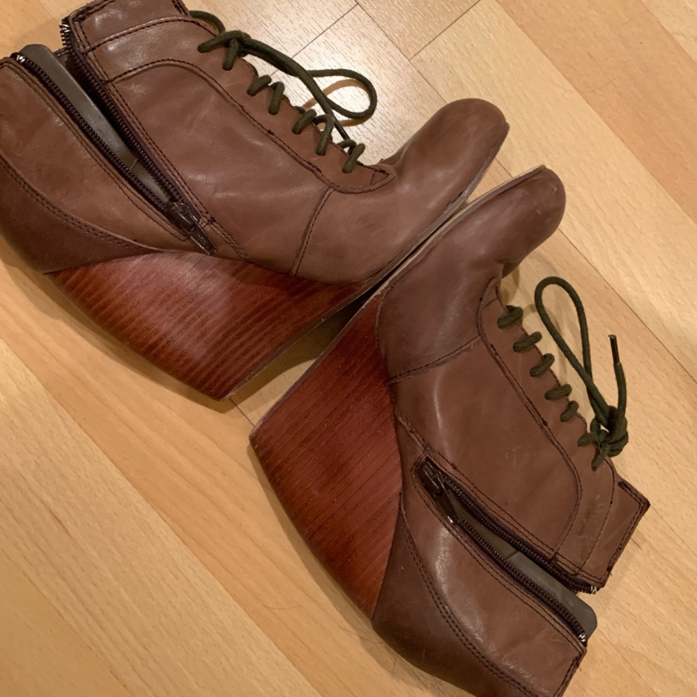 Stunning wedge booties by Seychelles, size 7, tan